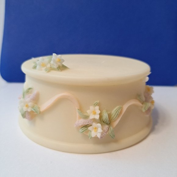 Seraphim Classics Angel Figurine & Base "Lily" 2001 Limited Edition Item# 84242 - Picture 13 of 14